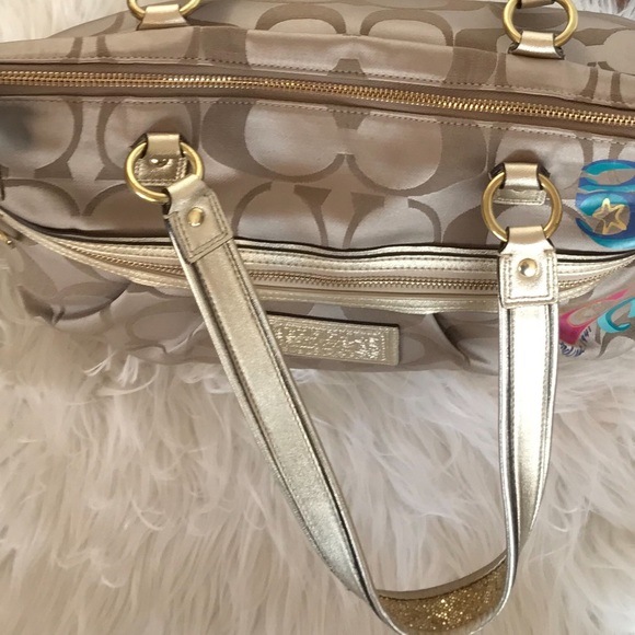 Coach Poppy C Applique Large Handbag. - Picture 5 of 13